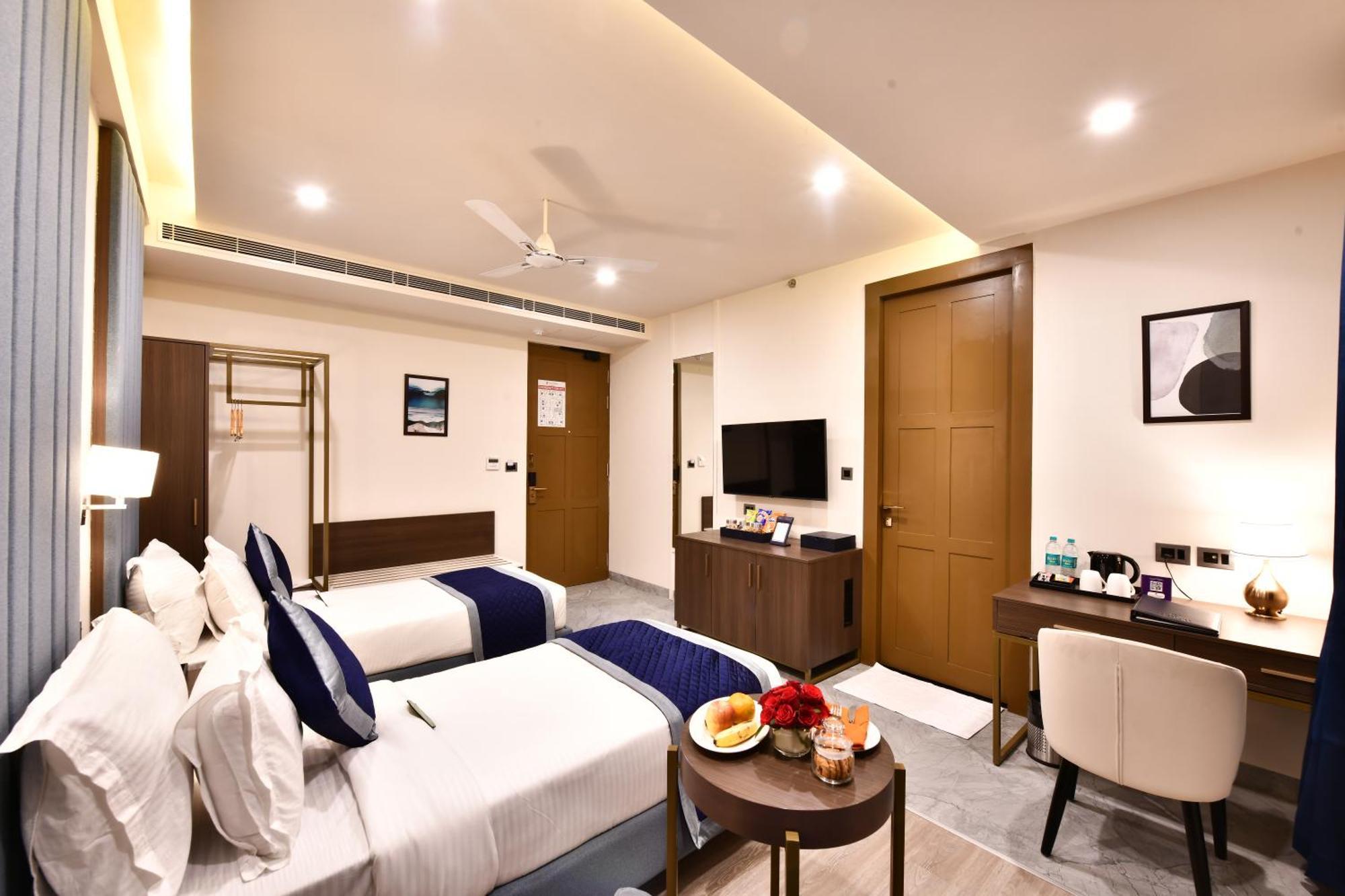 Click Collection Grand Gateway Varanasi Eksteriør bilde