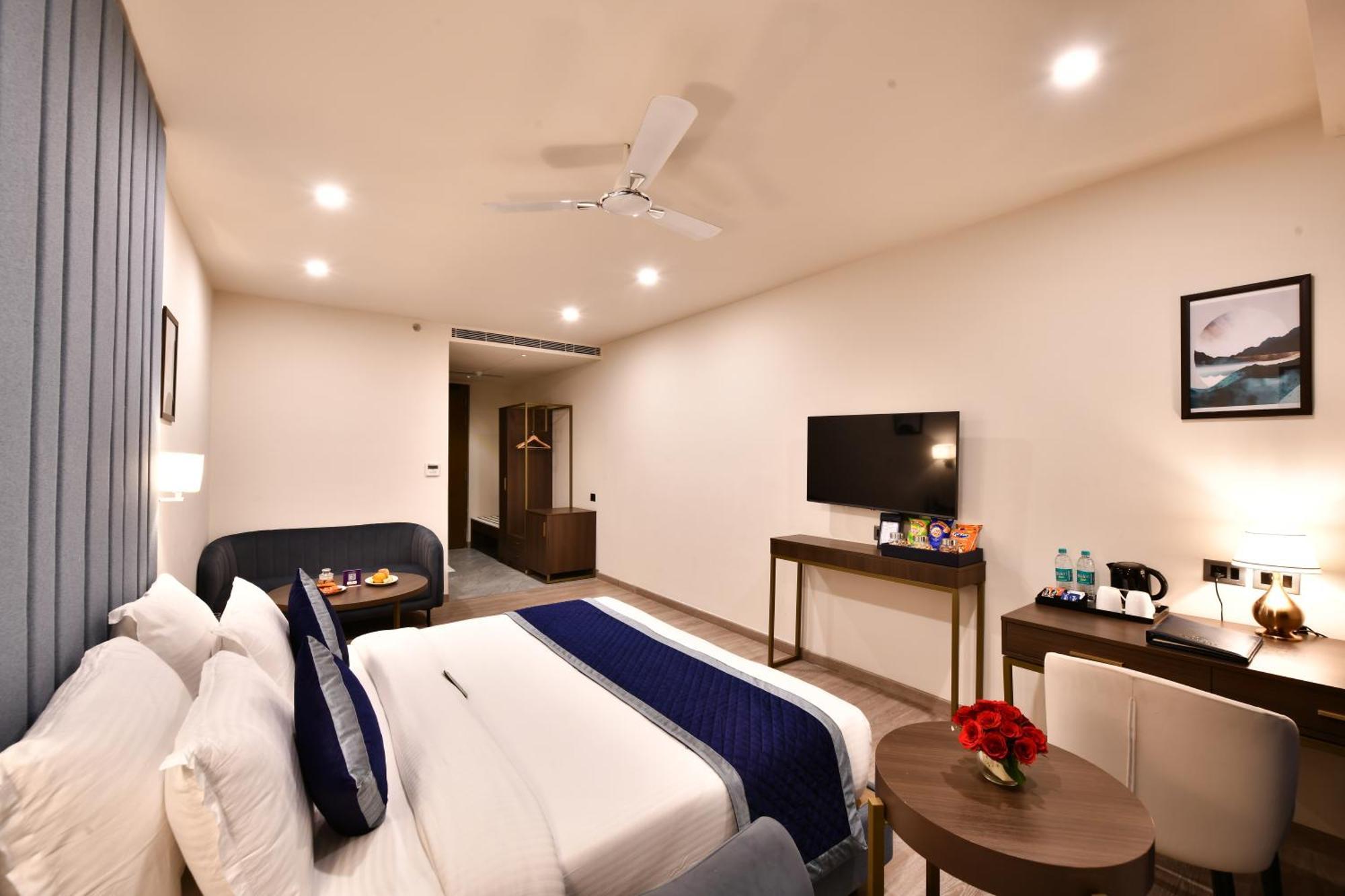 Click Collection Grand Gateway Varanasi Eksteriør bilde